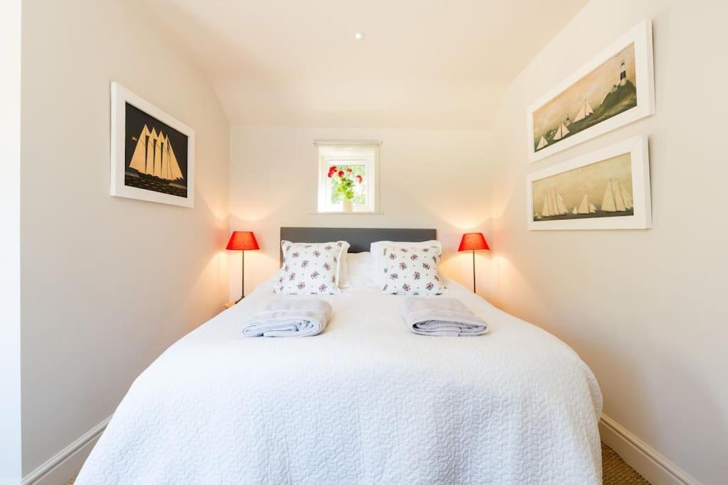 Charming Cottage Surrounded By Idyllic Garden In Peaceful Location In Central 찰버리 외부 사진
